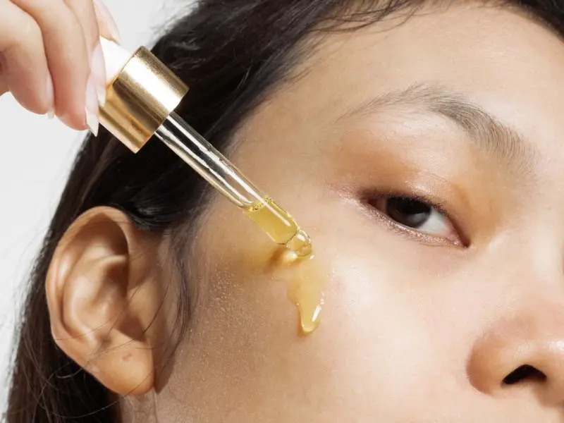 How To Use Essential Oils For Skin Tightening