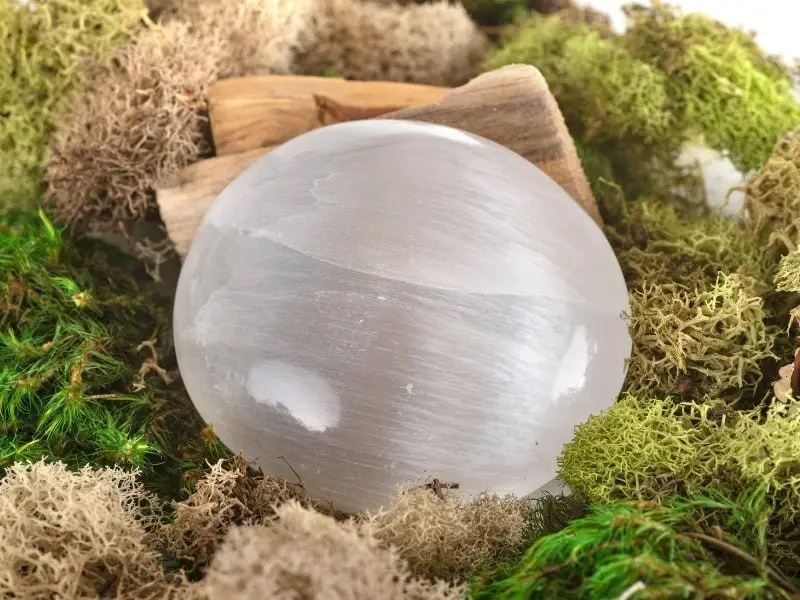Selenite Healing Properties And How To Use It